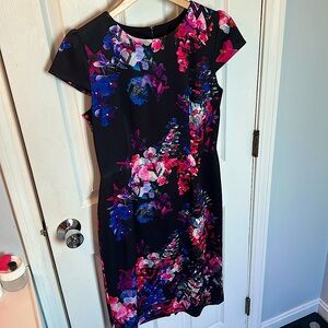 BETSY JOHNSON Bodycon - FLATTERING!